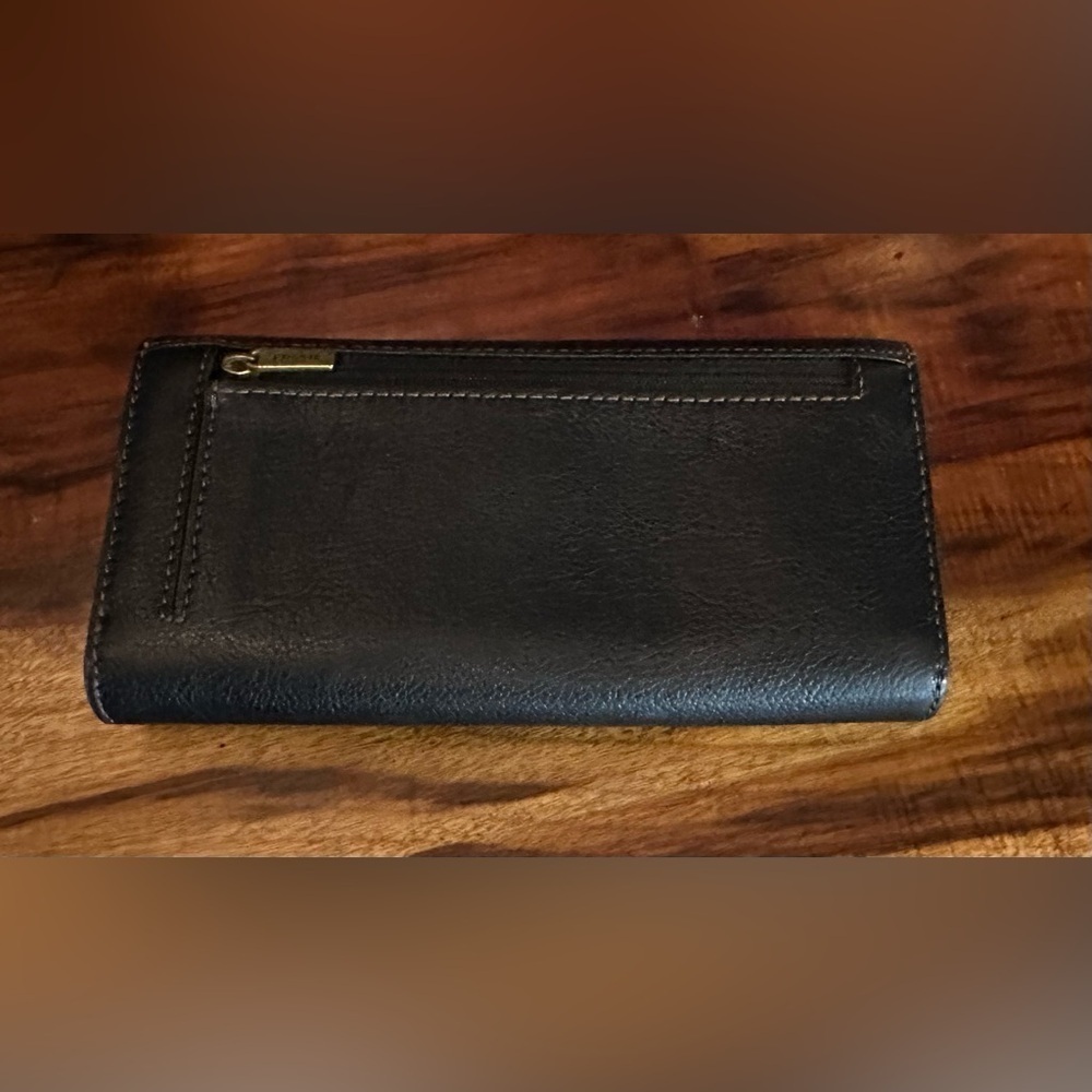Fossil Black wallet. Approx 7.5” x 4” - Picture 3 of 5